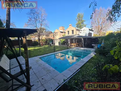 Casa 5 ambientes con 3 baños