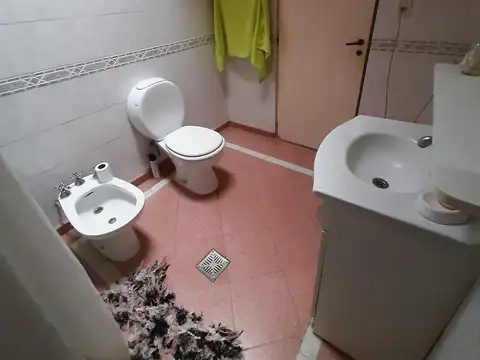 Linda casa de 3 dormitorios, calle 102 y 109.