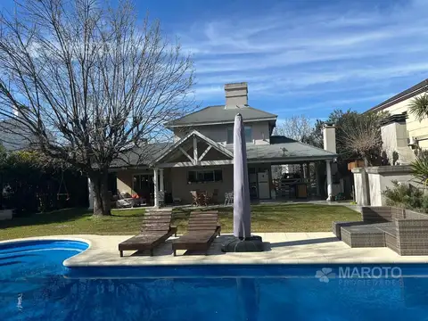 Casa 4 ambientes con 3 baños