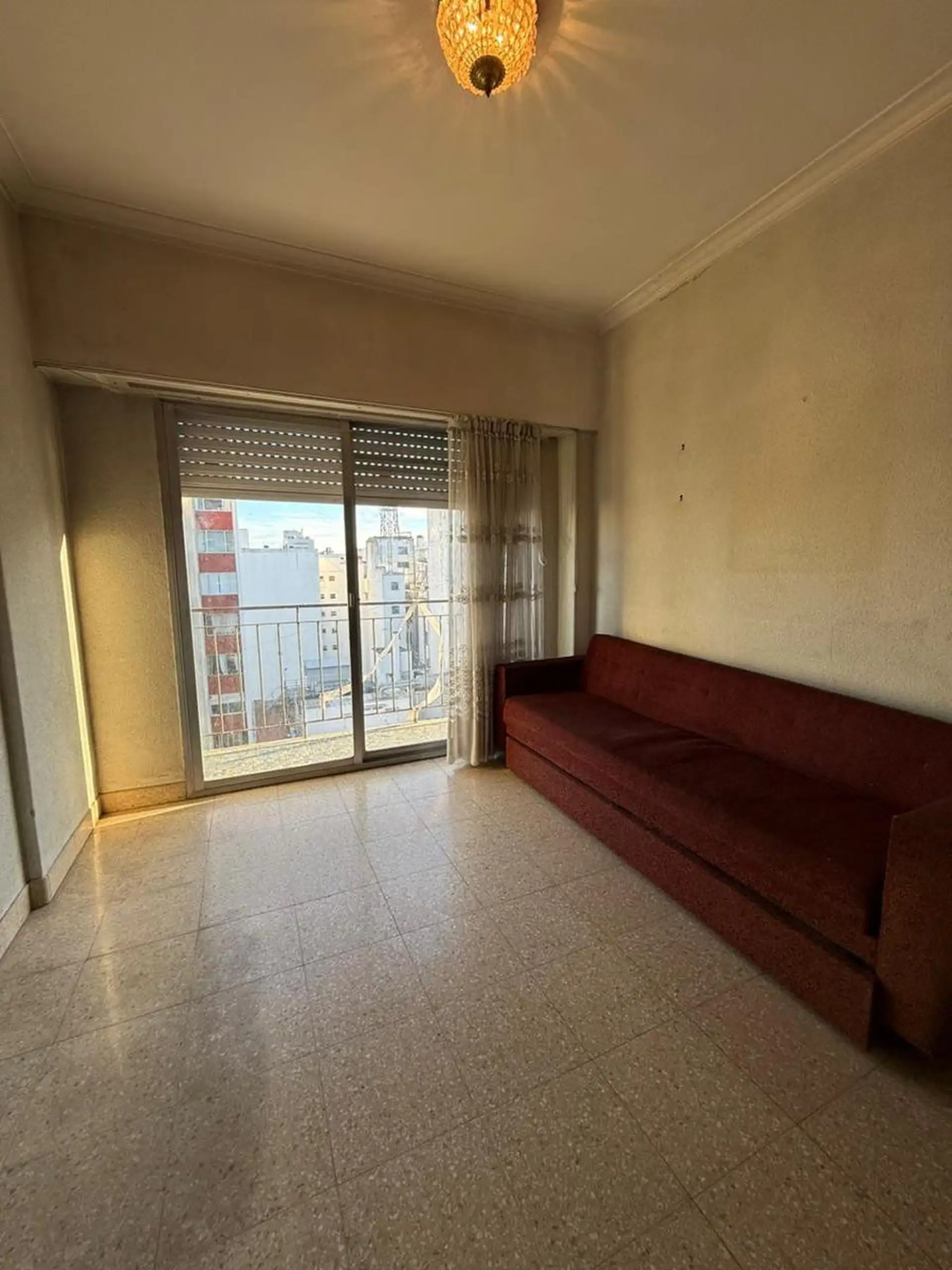 Departamento 1 ambiente con balcón al frente a metros de Plaza Mitre