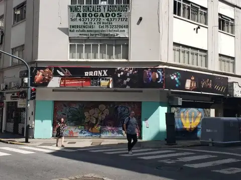 Local Comercial. Planta Baja: 56 m². Subsuelo: 60 m². Vidriera: 7 m x Ochava, 5 m x Talcahuano