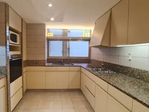Departamento en Alquiler con 1 cocheras