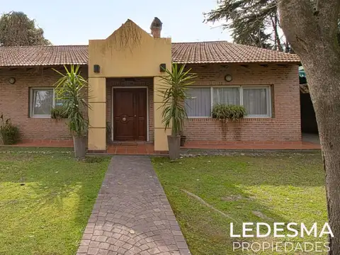 CASA QUINTA SOBRE LOTE DE 1700M2 