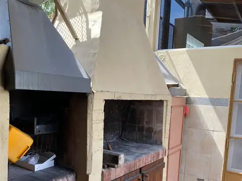 Casa 7 ambientes con 2 baños