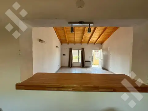 Casa 3 ambientes con 1 baño