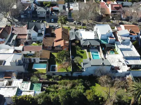 Casa en Venta con 2 cocheras