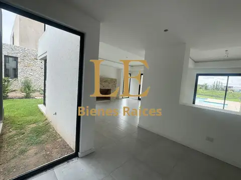 Casa en Venta en El Canton, USD 390.000