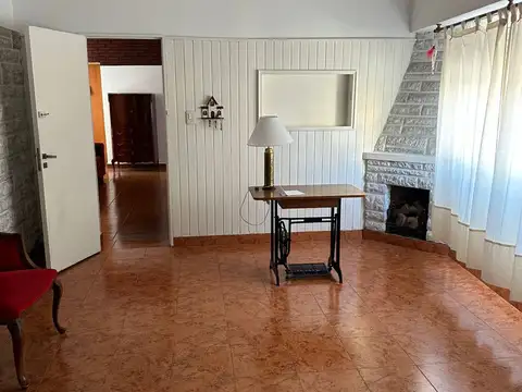 Casa 4 ambientes con 1 baño