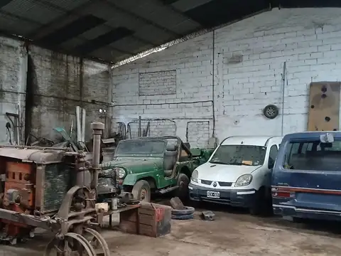 P. Iglesias: VENDE Amplio galpon+terreno s/ Av Alvear 3.100