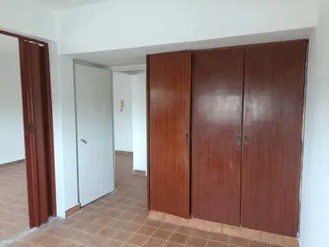 Guerra 100, Piso 2°