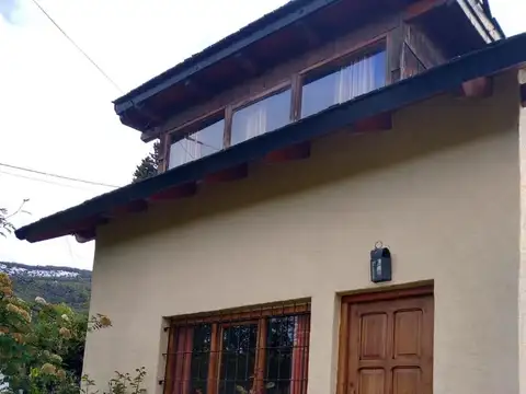 Casa en alquiler 3 ambientes Barrio Melipal con patio