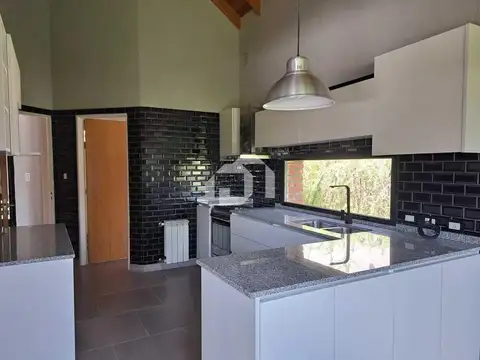 Casa 5 ambientes con 2 baños