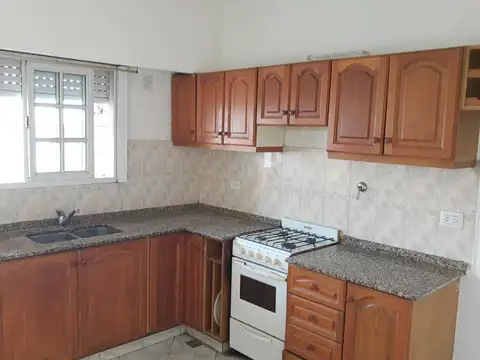 Depto Tipo Casa en Alquiler en Villa Ballester, $ 800.000