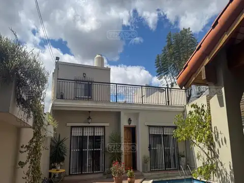 Casa en Venta con 2 cocheras