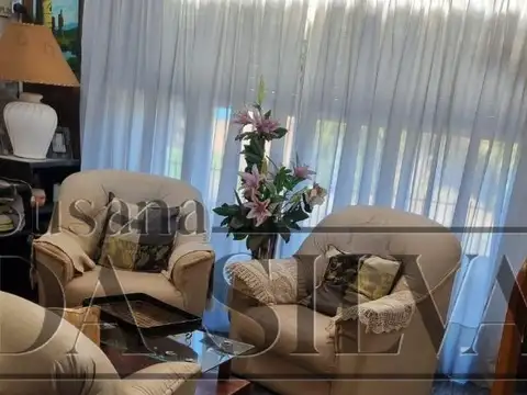 Casa en Alquiler con 1 cochera