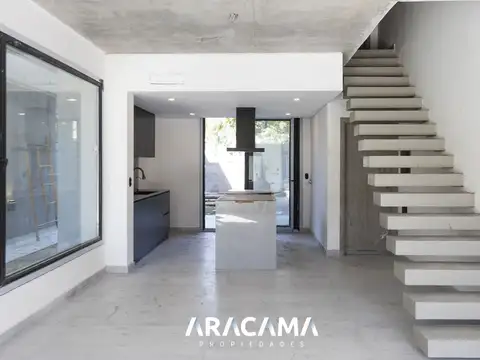 Depto Tipo Casa en Venta con 1 cocheras