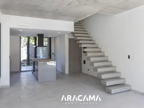 Depto Tipo Casa 4 ambientes con 2 baños
