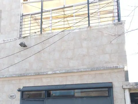 PH DE 5 AMBIENTES CON GRAN UBICACIÓN EN LANUS