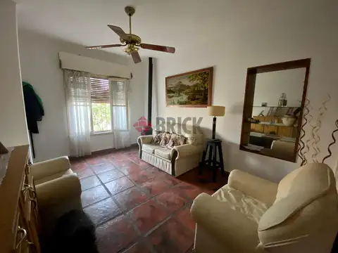 Casa 8 ambientes con 3 baños