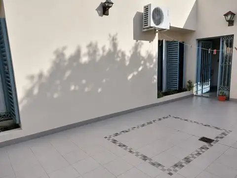 venta de casa 4 ambientes con galpon La Tablada