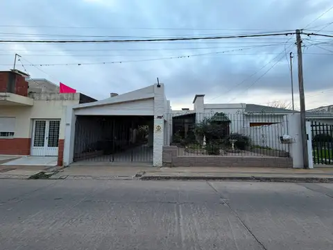 SE VENDE AMPLIA CASA EN PLENO CENTRO DE CORONDA!