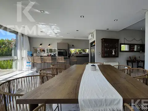 Casa en Venta con 7 cocheras