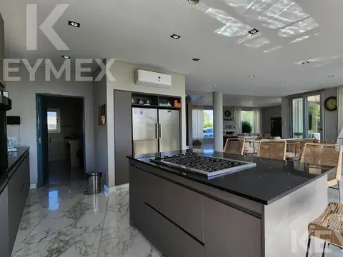 VENTA CASA BARRIO LOS TRONCOS BERAZATEGUI con COSTA DE LAGO