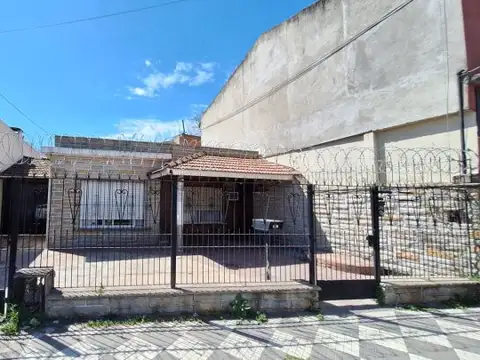 VENTA Casa 4 Ambientes con Cochera en Monte Grande