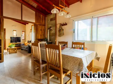 Casa 4 ambientes con 2 baños