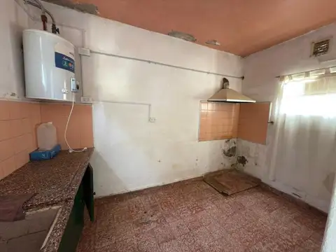 Casa 5 ambientes con 1 baño