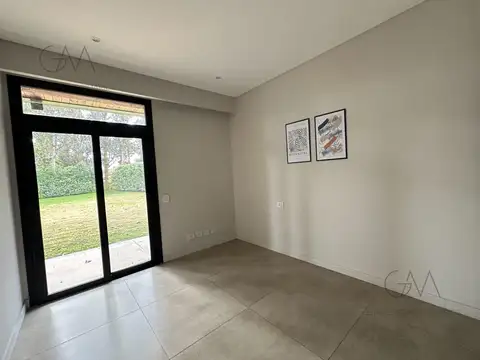 Casa en Alquiler con 1 cochera