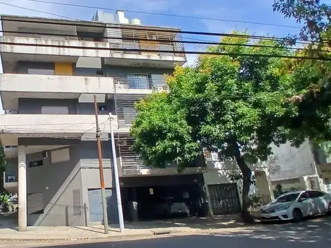 Cochera - Luis Agote