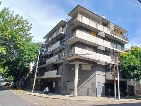 Cochera - Luis Agote