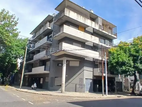 Cochera - Luis Agote
