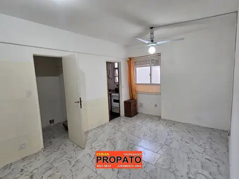 Departamento monoambiente interno luminoso con cocina separada y baño completo!