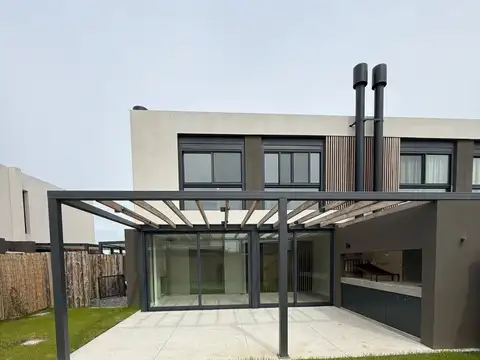 Depto Tipo Casa en Alquiler de 5 ambientes