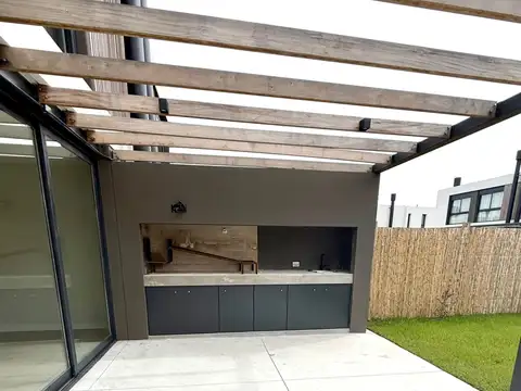 Depto Tipo Casa en Alquiler de 3 dormitorios