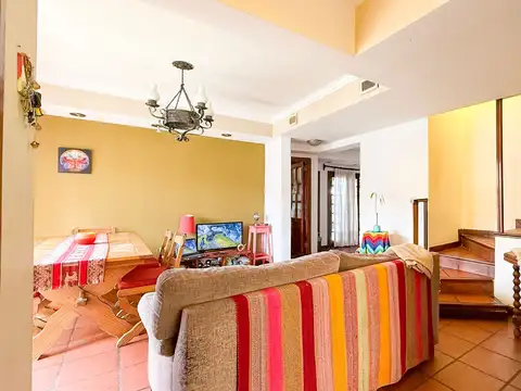 VENTA IMPORTANTE CHALET 5 AMBIENTES SANTA MONICA