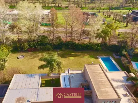 Casa 7 ambientes con 9 baños