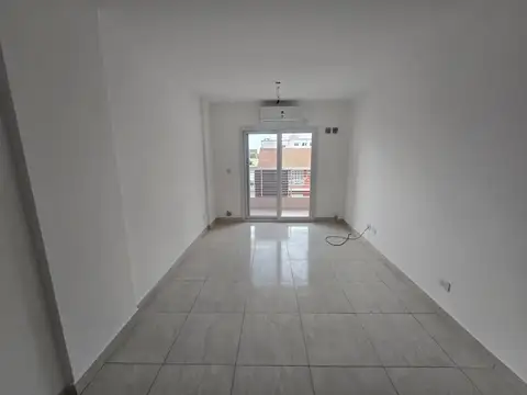 Departamento 3 ambientes al frente con balcón