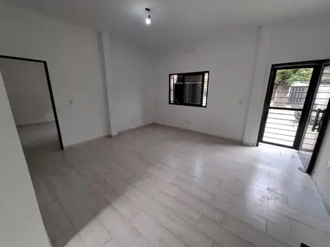 Pastor Lacasa 100, Piso PB