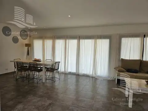 Casa 4 ambientes con 3 baños