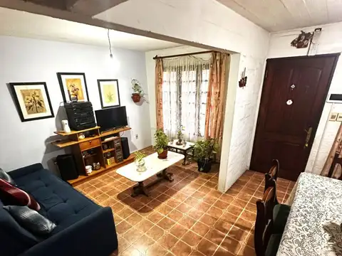 Casa 2 ambientes con 1 baño