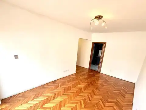 Av. Angel Gallardo  800