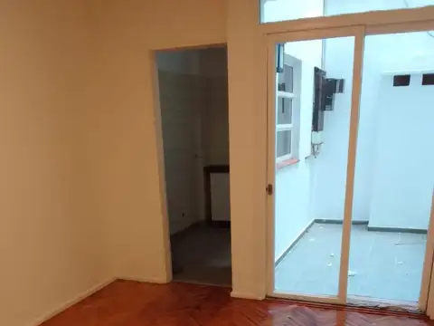 Pasco 400, Piso 1