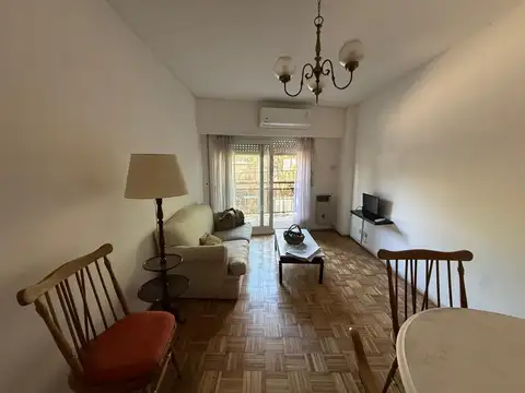 Capitán General Ramón Freire 3000, Piso 1