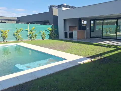 Casa 3 ambientes con 2 baños