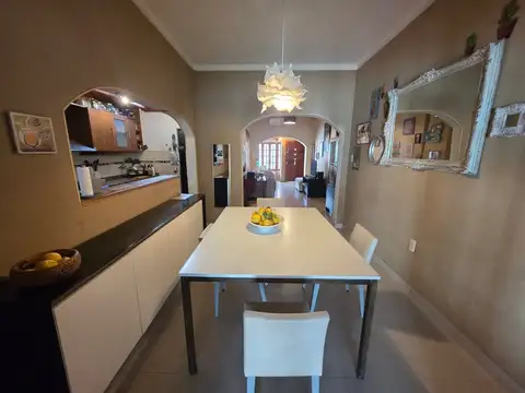 Venta  de casa. Castelar Norte
