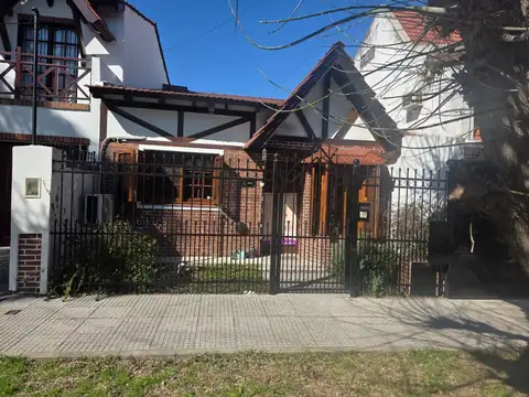 Venta  de casa. Castelar Norte