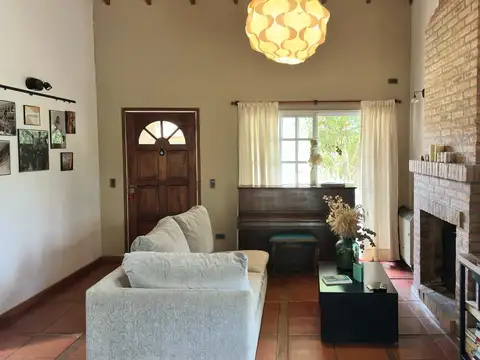 Casa 5 ambientes con 2 baños